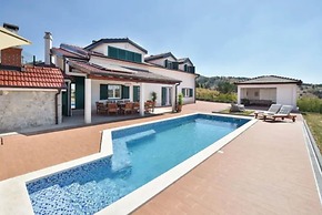 Luxury Mountain Villa W.heated Pool & Largegarden