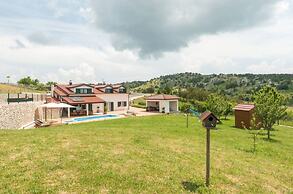 Luxury Mountain Villa W.heated Pool & Largegarden