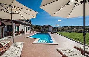 Luxury Mountain Villa W.heated Pool & Largegarden