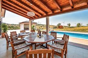 Luxury Mountain Villa W.heated Pool & Largegarden