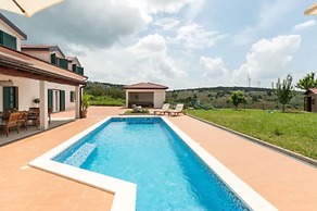 Luxury Mountain Villa W.heated Pool & Largegarden