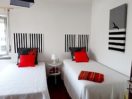 Impecable 4-bed Villa in Praia da Areia Branca