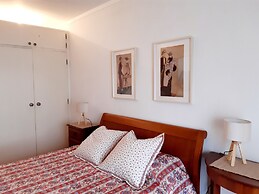 Impecable 4-bed Villa in Praia da Areia Branca
