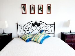 Impecable 4-bed Villa in Praia da Areia Branca