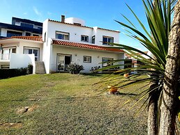 Impecable 4-bed Villa in Praia da Areia Branca