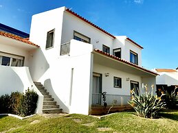 Impecable 4-bed Villa in Praia da Areia Branca