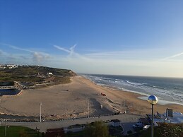 Impecable 4-bed Villa in Praia da Areia Branca