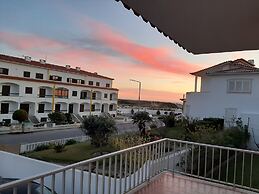 Impecable 4-bed Villa in Praia da Areia Branca