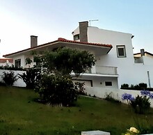 Impecable 4-bed Villa in Praia da Areia Branca