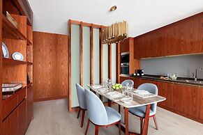 The Bentley Luxury Hotel and Suites