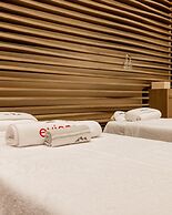 The Bentley Luxury Hotel and Suites