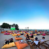 The Bentley Luxury Hotel and Suites