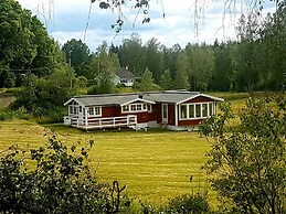Charming 2-bed House at the Lake Close Gustavsfors