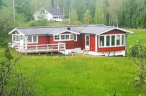 Charming 2-bed House at the Lake Close Gustavsfors