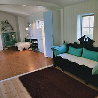 Charming 2-bed House at the Lake Close Gustavsfors
