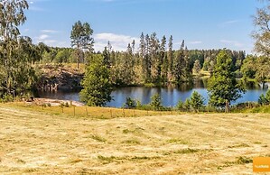 Charming 2-bed House at the Lake Close Gustavsfors