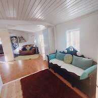 Charming 2-bed House at the Lake Close Gustavsfors