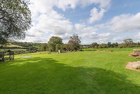 Stunning 6-bed House With Huge Garden on Dartmoor