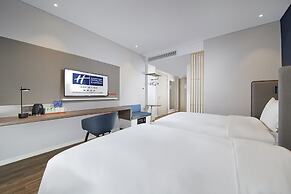 Holiday Inn Express Chongqing Airport Zone by IHG