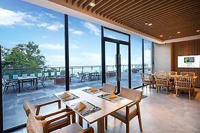 Holiday Inn Resort Mengding Mountain by IHG