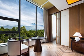 Holiday Inn Resort Mengding Mountain by IHG