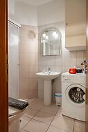 Flat in central location with pr parking