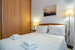 Flat in central location with pr parking