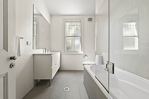 Light Filled Charming Townhouse