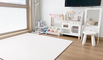 Jeju Hi Mom Kids Family Pension Black