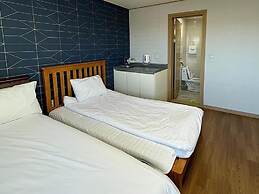 Jeju Hi Mom Kids Family Pension Black