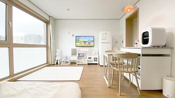 Jeju Hi Mom Kids Family Pension Black