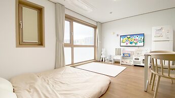 Jeju Hi Mom Kids Family Pension Black