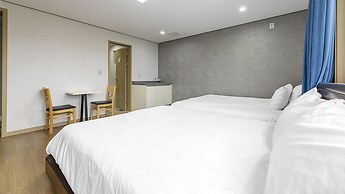 Jeju Hi Mom Kids Family Pension Black