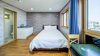 Jeju Hi Mom Kids Family Pension Black