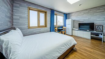 Jeju Hi Mom Kids Family Pension Black