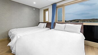 Jeju Hi Mom Kids Family Pension Black