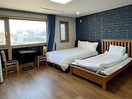 Jeju Hi Mom Kids Family Pension Black