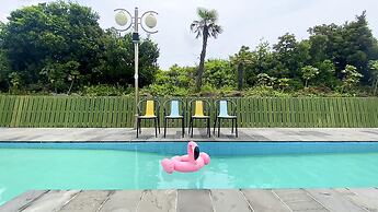 Jeju Hi Mom Kids Family Pension Black