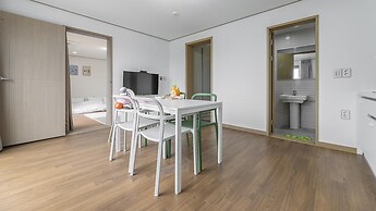 Jeju Hi Mom Kids Family Pension Black