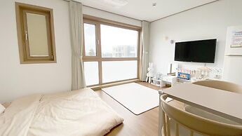 Jeju Hi Mom Kids Family Pension Black