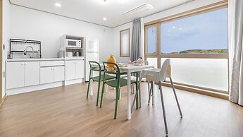 Jeju Hi Mom Kids Family Pension Black