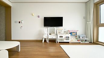 Jeju Hi Mom Kids Family Pension Black