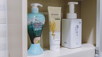 Jeju Hi Mom Kids Family Pension Black