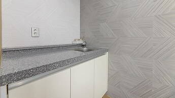 Jeju Hi Mom Kids Family Pension Black