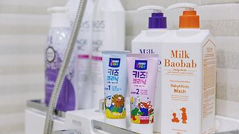 Jeju Hi Mom Kids Family Pension Black