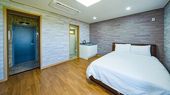 Jeju Hi Mom Kids Family Pension Black