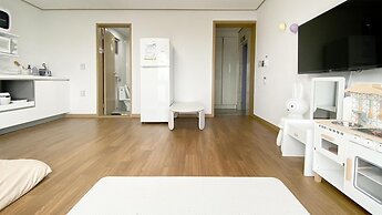 Jeju Hi Mom Kids Family Pension Black