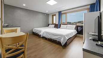 Jeju Hi Mom Kids Family Pension Black