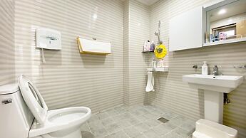 Jeju Hi Mom Kids Family Pension Black