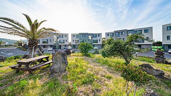 Jeju Hi Mom Kids Family Pension Black